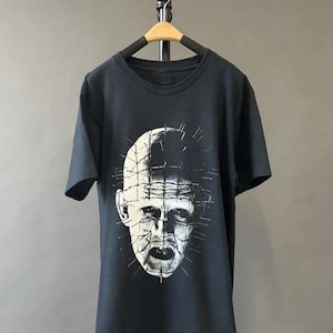 Retro Hölle Grafik T-Shirt, Vintage 80er Jahre Sci-Fi Horrorfilm T-Shirt, Pin Head inspiriert Streetwear Shirt Erinnerungsstücke für Gruselfilm-Liebhaber