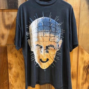 Retro Hölle Grafik T-Shirt, Vintage 80er Jahre Sci-Fi Horrorfilm T-Shirt, Pin Head inspiriert Streetwear Shirt Erinnerungsstücke für Gruselfilm-Liebhaber