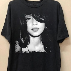 Sade Vintage 90s T-Shirt, Sade Concert Shirt, Sade Pop Music Fan shirt, Sade Gifts for Men Women Unisex Tee, Sade Adu Gift Merch