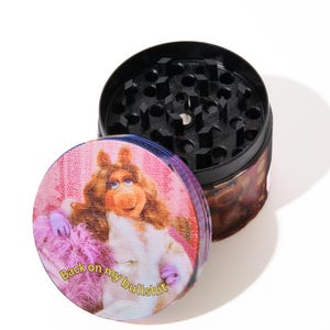 Cute Lady Pig 70&#39;s Nostalgia - 50mm 4-Piece Premium Custom Metal Kitchen Herb Grinder Cute Birthday Day Gift Idea