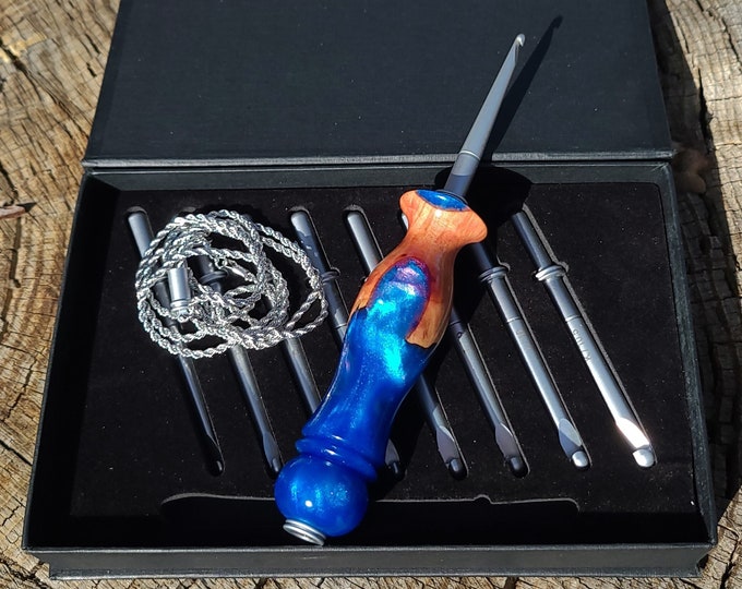 Interchangeable Crochet Hook Necklace / Gift Set, tide Pool Madrone