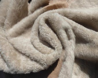 skóra owcza Karakul skóra Jasny Taupe super jedwabiste falowane włosy Ultracienki