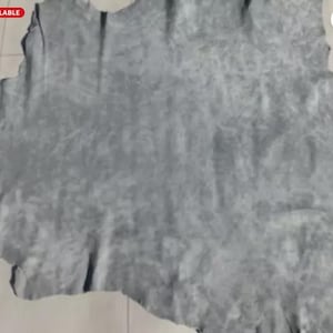 Blouson aviateur gris clair en cuir d'agneau finition nubuck effet vieilli