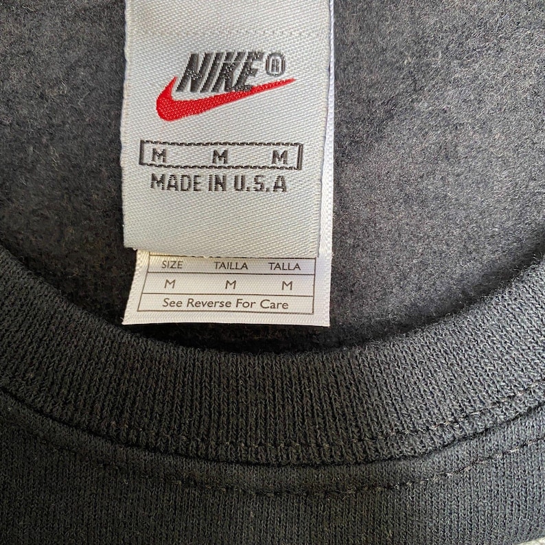 Sudadera Nike Reworked para hombre (talla M), negra y gris, con el logotipo bordado Spellout vintage Y2K imagen 4
