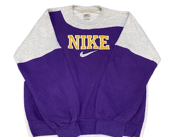 Felpa Nike Reworked da uomo M viola grigio con logo ricamato Spellout Vintage Y2K