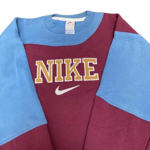 Nike Reworked sweater heren L blauw bordeaux geborduurd speloutlogo Vtg Y2K afbeelding 2