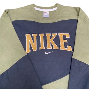 Nike Reworked Sweatshirt Men L Green Black Embroidered Spellout Logo Vintage Y2K image 2
