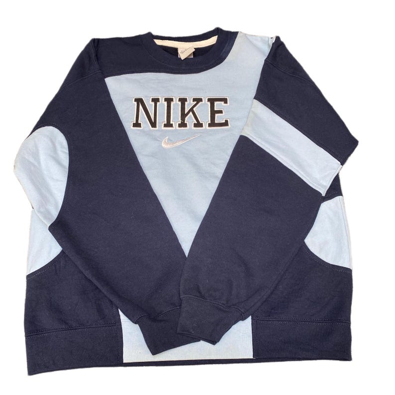 Nike Reworked Sweatshirt Herr M Marinblå Broderad Spellout Logo Vintage Y2K bild 1