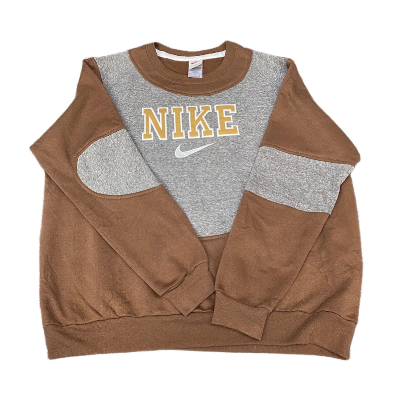 Sudadera Nike Reworked para hombre, talla L, gris, marrón, con logotipo bordado, estilo vintage Y2K imagen 1