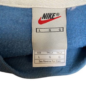 Nike Reworked sweater heren L blauw bordeaux geborduurd speloutlogo Vtg Y2K afbeelding 4