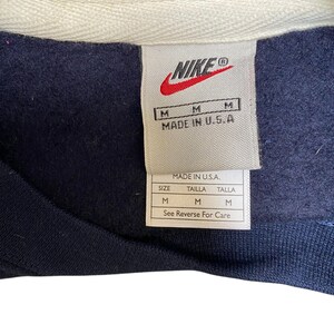 Nike Reworked Sweatshirt Herr M Marinblå Broderad Spellout Logo Vintage Y2K bild 4