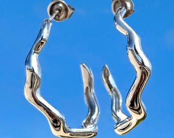 Pendientes de aro ondulados de plata de ley