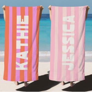 Toalla de playa personalizada con rayas retro, toallas para fiestas en la piscina, toalla de dama de honor estilo retro, regalo de cumpleaños para vacaciones, toalla para club de natación