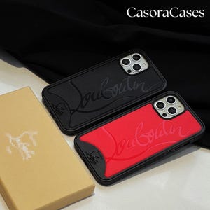 Luxus iPhone Hülle | Rot und Schwarz Ästhetik mit geprägten Details | Stoßdämpfende weiche Silikonhülle für iPhone 12, 13, 14, 15 & 16