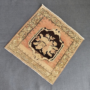Tapis Oushak vintage en laine : 2 x 2 tapis turc d&#39;Anatolie