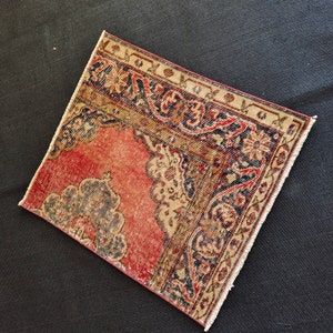 Tapis Oushak vintage en laine 2,3 x 2,4 pi : petit tapis persan carré