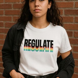 Maglietta Rainbow Regulate – Top per la consapevolezza dell'autismo