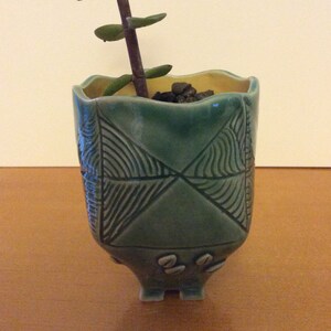 small porcelain planter, suitable for small plants, succulents, herbs. Etched design