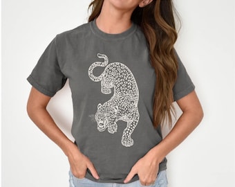 Leopard Comfort Colors T-shirt, Large Graphic Printed Leopard Image Shirt, Boho Style Leopard Tee, Jungle Shirt, Oversized Trendy Shirt