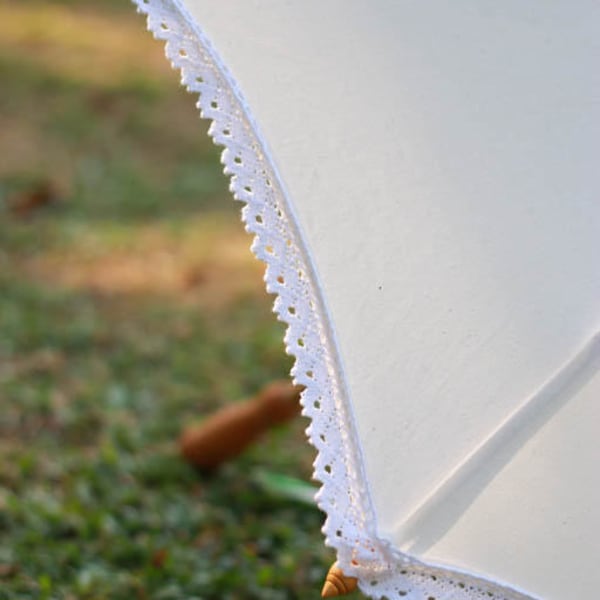 Pre-order White Thai parasol with white lace ruffle size M