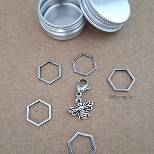 Stitch marker hexagons and progress keeper with bee, in tin (B)