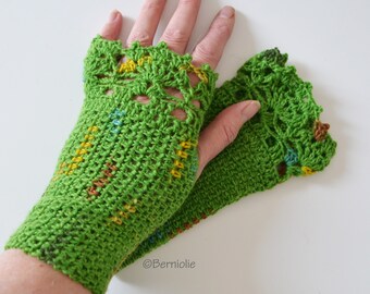 Crochet gloves with lace trim, Wool, Green with colored speckles, wrist warmers, fingerless gloves, handwarmers, T737