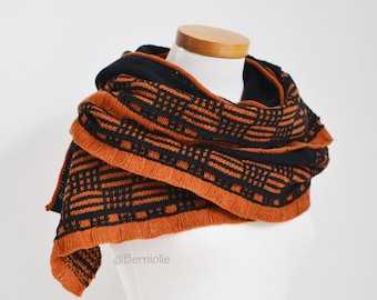 Knitted shawl, merino wool, mosaic pattern/border, X896