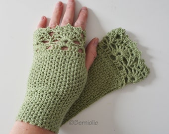 Crochet gloves with lace trim, Wool, Sage green, wrist warmers, fingerless gloves, handwarmers, T722