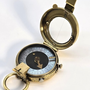 Antique British brass compass used in the First World War, dated circa 1914