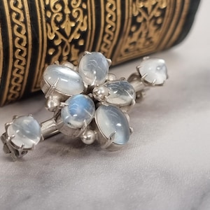 Spilla antica/vintage in argento e pietra di luna del periodo Arts and Crafts, circa 1900