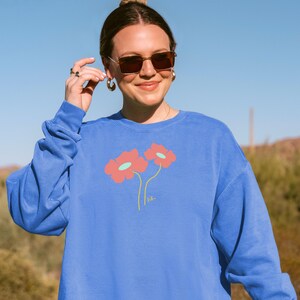 Colorblock Retro Floral Crewneck, Minimalist Flower Sweatshirt
