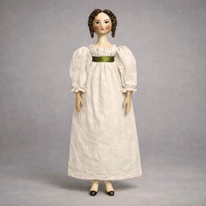 Rizos caídos - Muñeca de la Regencia personalizada y hecha a mano de 45 cm