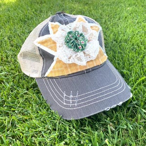 Trucker Hat Women Vintage Patchwork Quilt Block Hand Decorated Lace Yoyo Shabby Chic Farmhouse Style Boho Mesh Snapback Adjustable Brown