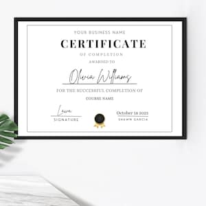 Puede incluir: Un certificado en blanco y negro con un sello dorado. El certificado es para Olivia Williams por la finalización exitosa de un curso. El certificado está fechado el 18 de octubre de 2023 y firmado por Shawn Garcia.