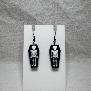 Skeleton Coffin 3D Printed Earrings – Lightweight Gothic Jewelry for Halloween, Cosplay, or Everyday Horror Style