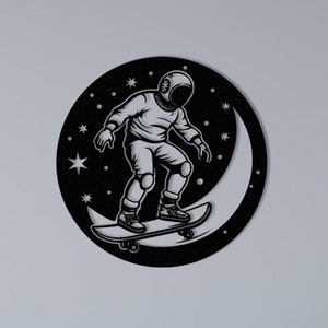 Astronauta patinador en la luna, arte de pared de metal, póster de pared lunar, regalo de patinador, regalo para él, regalo de Navidad, arte de pared de galaxia