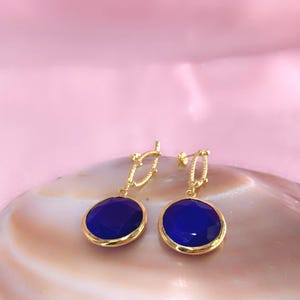 Gouden kyaniet hangoorbellen, zilveren kyaniet oorbellen, ronde blauwe kyaniet drop oorbellen, natuurlijke kyaniet sieraden, vintage stijl boho-oorbel