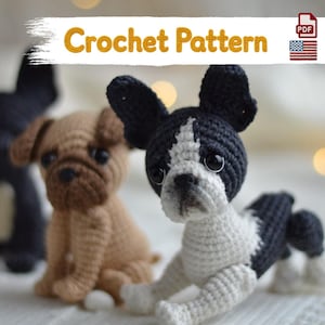 Könnte beinhalten: Eine Häkelanleitung als PDF mit zwei handgefertigten Amigurumi-Hunden. Ein Hund ist hellbraun mit dunkelbraunen Ohren und dunkler Schnauze. Der andere ist schwarz-weiß mit weißer Brust und weißem Fang. Beide haben dunkle Augen.