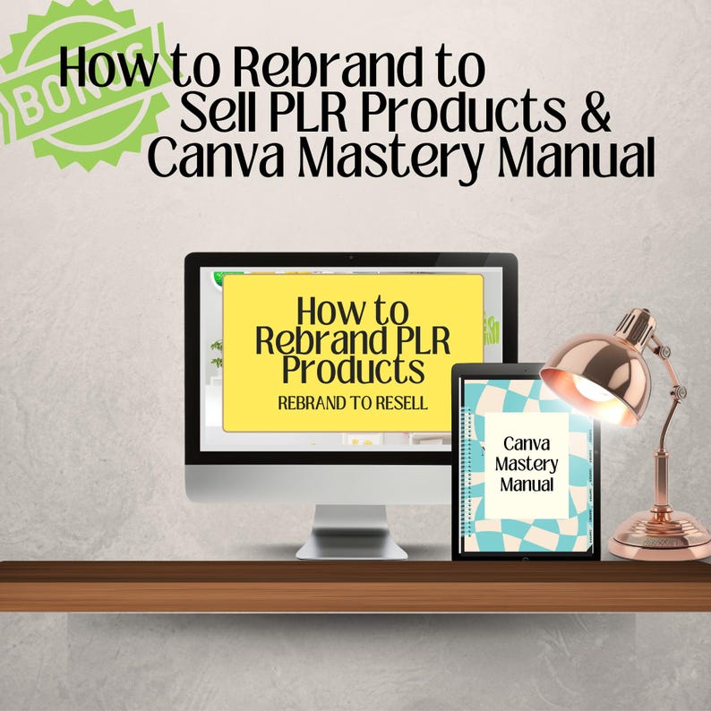 Puede incluir: Un ordenador de sobremesa y una tableta muestran el texto "How to Rebrand PLR Products" y "Canva Mastery Manual". Una l&aacute;mpara de escritorio de oro rosa est&aacute; en una estanter&iacute;a de madera.