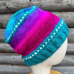 Gorro unisex Rainbow Swirl hecho con hilo acrílico suave imagen 4