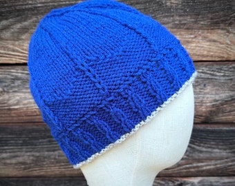 Sombrero acrílico de punto de rayas y flechas azules brillantes con cables y borde gris, gorro ajustado