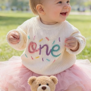 Eenjarige geborduurde trui, eerste verjaardag trui, aangepaste teddybeer trui, 1e verjaardag outfit, gepersonaliseerd cadeau voor babymeisje jongen