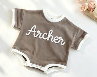 Camiseta de manga corta para bebé con nombre personalizado, pelele burbuja personalizado, camiseta de bebé con nombre bordado, conjunto para anunciar el nacimiento del bebé, body de bebé