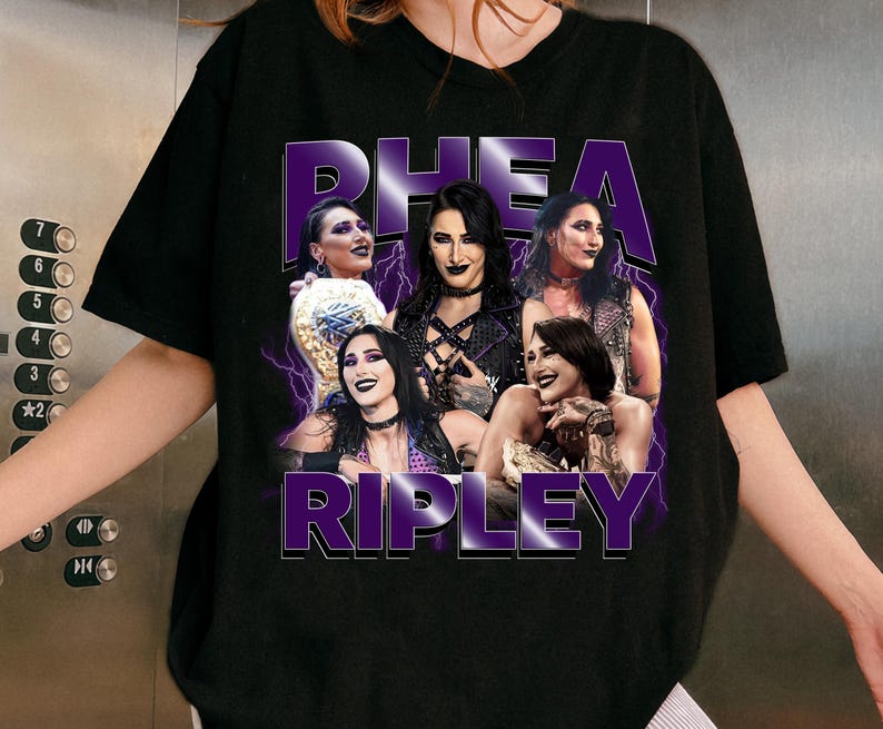 Puede incluir: Una taza de cer&aacute;mica blanca con un asa negra y el texto "But First, Coffee" en negrita negra. La taza se encuentra sobre un fondo neutro, resaltando su dise&ntilde;o simple.