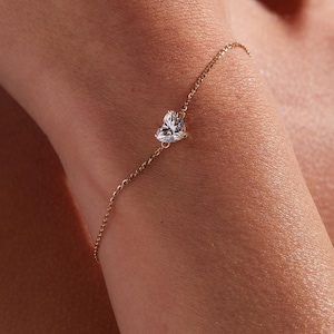 14k Gold Heart Lab Grown Diamond Bracelet - IGI Certified