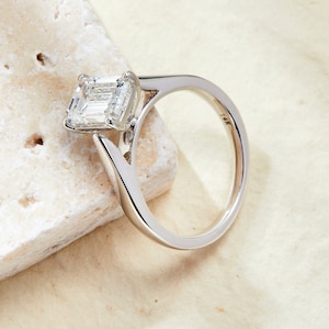 2.00 Carat Lab Grown Diamond Solitaire Engagement Ring in White Gold, F Color, VVS2 Clarity, Emerald Cut, IGI Certified