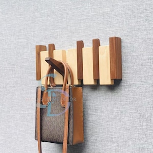 Perchero de madera maciza con forma de tecla de piano hecho a mano