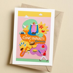 Postal de Cincinnati, Ohio: Arte colorido recortado en papel, un bonito recuerdo de la ciudad, ilustración de un cerdo volador, tarjeta de 4x6 para regalar o enmarcar.