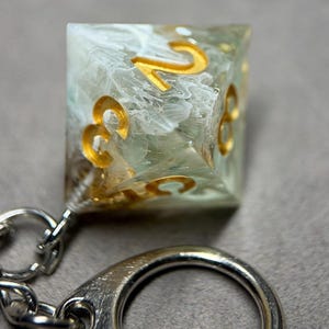 Handgjorda tärningsnyckelring DND vitgrön guld blommig tärningsset TTRPG väska telefonberlock