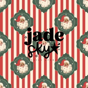 Könnte beinhalten: Ein sich wiederholendes Muster mit einer Vintage-Illustration des Weihnachtsmanns in einem grünen und cremefarbenen Rahmen, vor einem rot-cremefarbenen Streifenhintergrund. Der Text "jade sky design studio" ist über dem Muster angeordnet.
